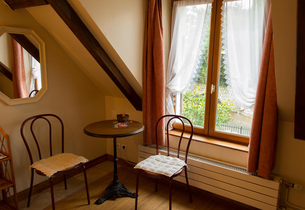 Chambres D'Hotes Sur La Courtine De Coucy Rom bilde